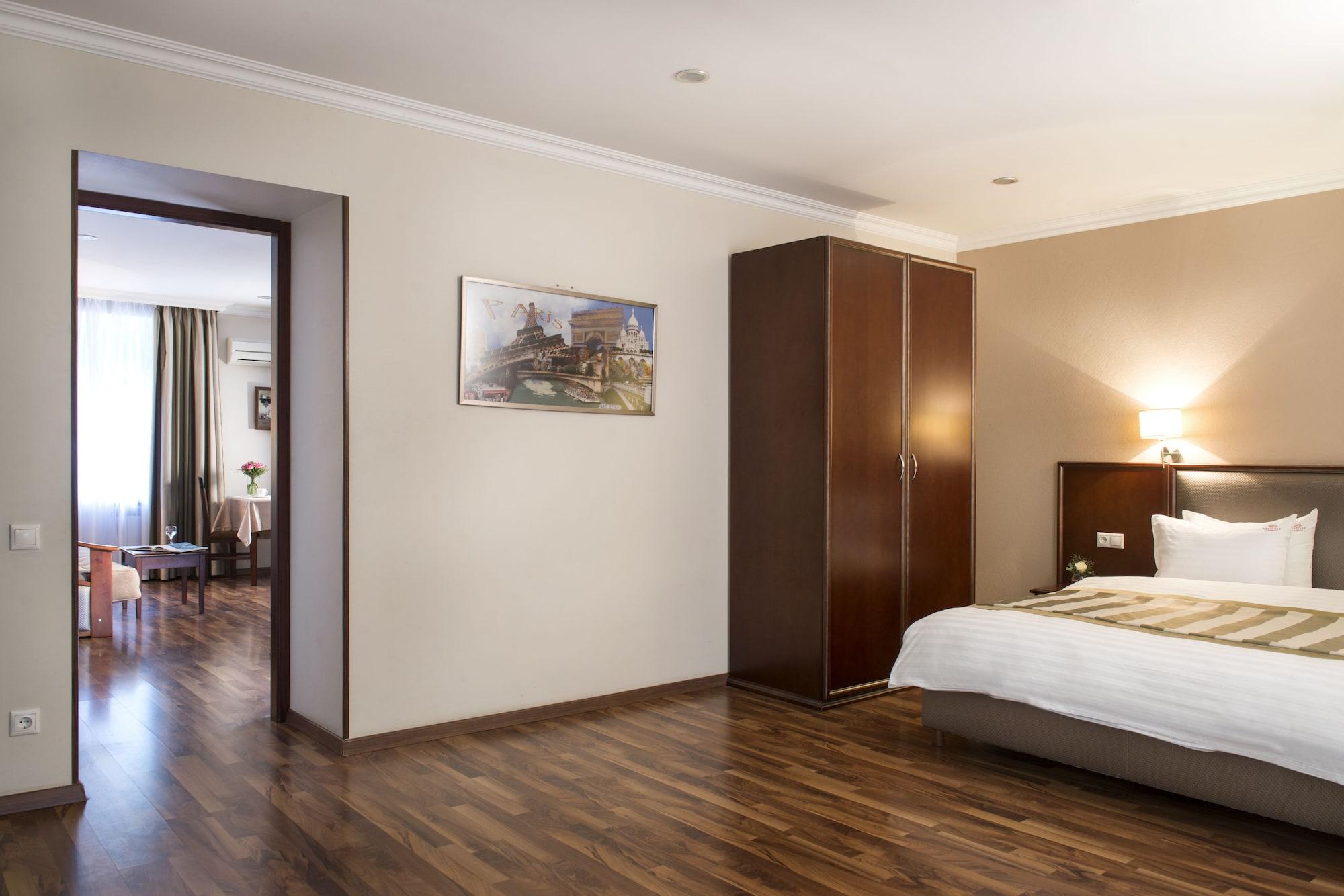 Greguar Hotel By Uhm Kyiv Exterior foto