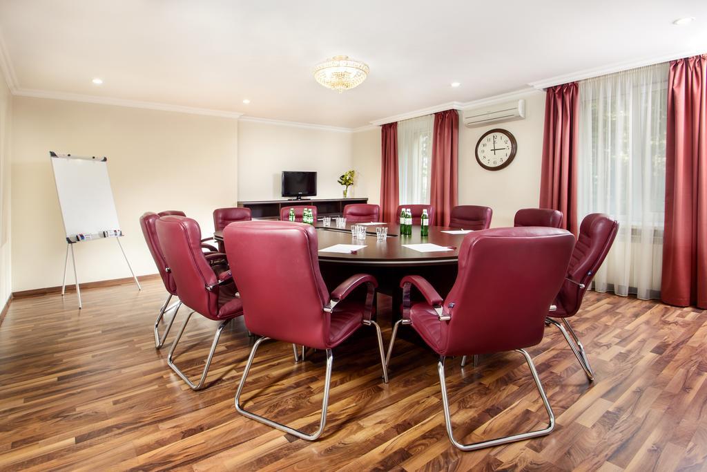 Greguar Hotel By Uhm Kyiv Exterior foto
